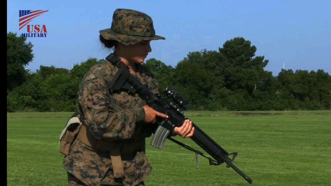 美国海军陆战队女兵射击训练
